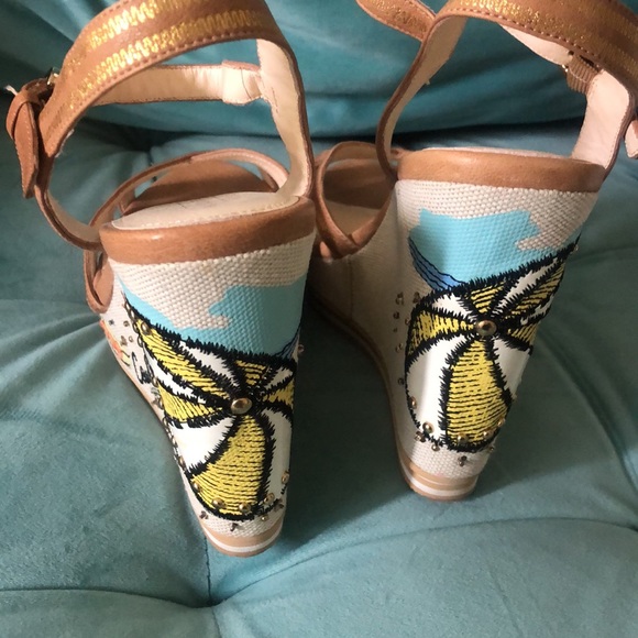 COACH Tan “Beach Scene” Wedge Sandals-9.5 - Picture 11 of 14